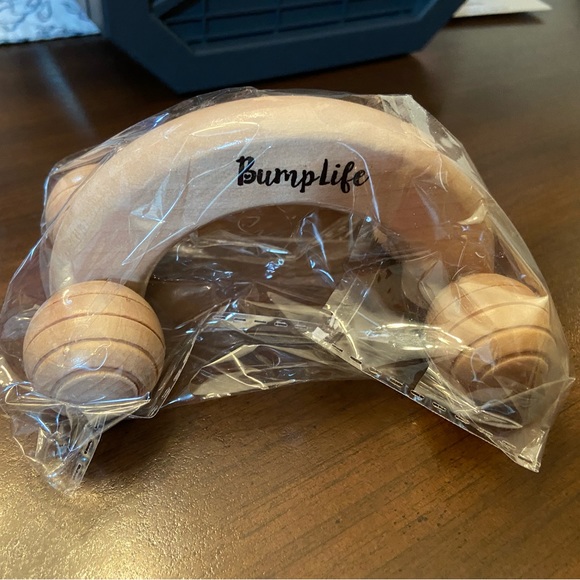 Bump Boxes Pregnant Mom Gift Box Hat, Belly Oil, Journal, Socks, Massage Tool - Picture 3 of 7